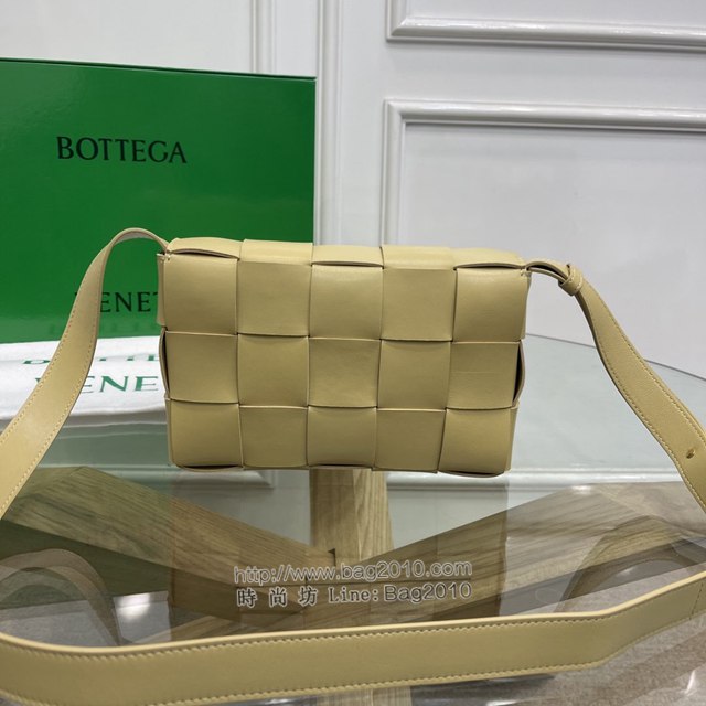 Bottega veneta高端女包 KF0017木薯 寶緹嘉新款放大編織斜挎包 BV經典款Cassette女士單肩斜挎包  gxz1345